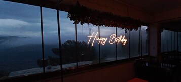 Breakfast, lunch and dinner served