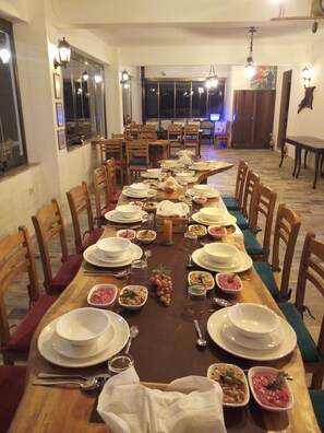 Breakfast, lunch and dinner served