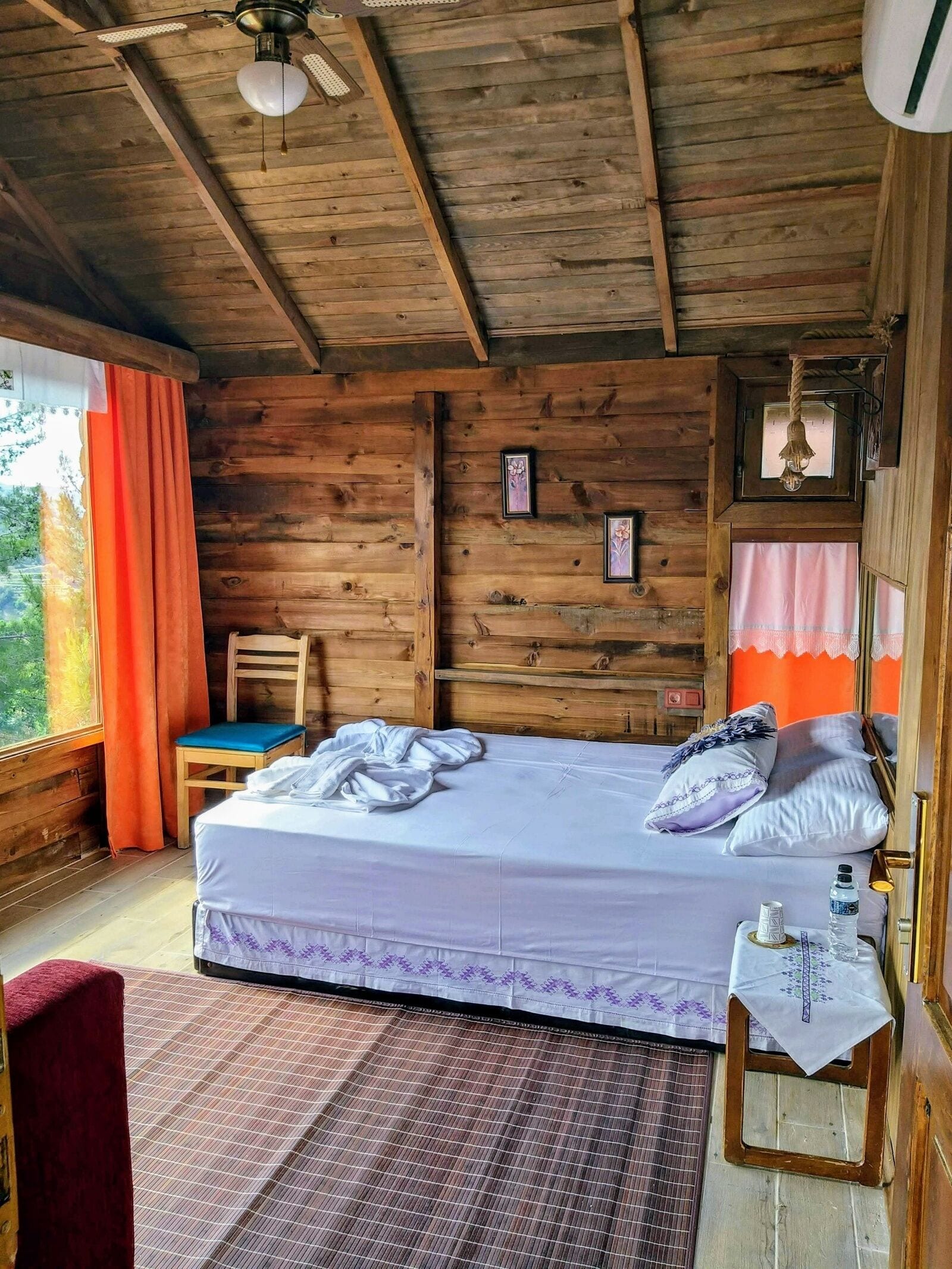 panoramic tree house | 1 bedroom, blackout curtains, bed sheets, wheelchair access