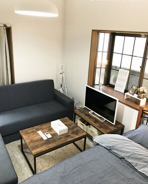 Comfort-Villa, 1 Doppelbett und Schlafsofa, Nichtraucher, Blick auf den Innenhof | Wohnbereich | LCD-Fernseher