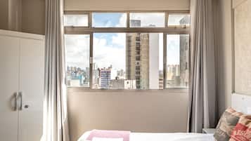 Apartamento | Escrivaninha, ferros/tábuas de passar roupa, Wi-Fi de cortesia