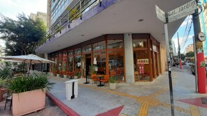 Dining - Pôr do sol 17º andar com vista da cidade (São Paulo)