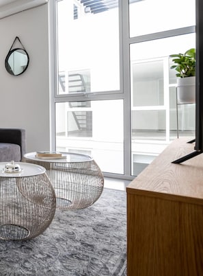 Departamento, 2 habitaciones, para no fumadores | Área de sala de estar | Televisión de pantalla plana