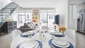 Apartment, 2 Schlafzimmer, Nichtraucher | Essbereich im Zimmer