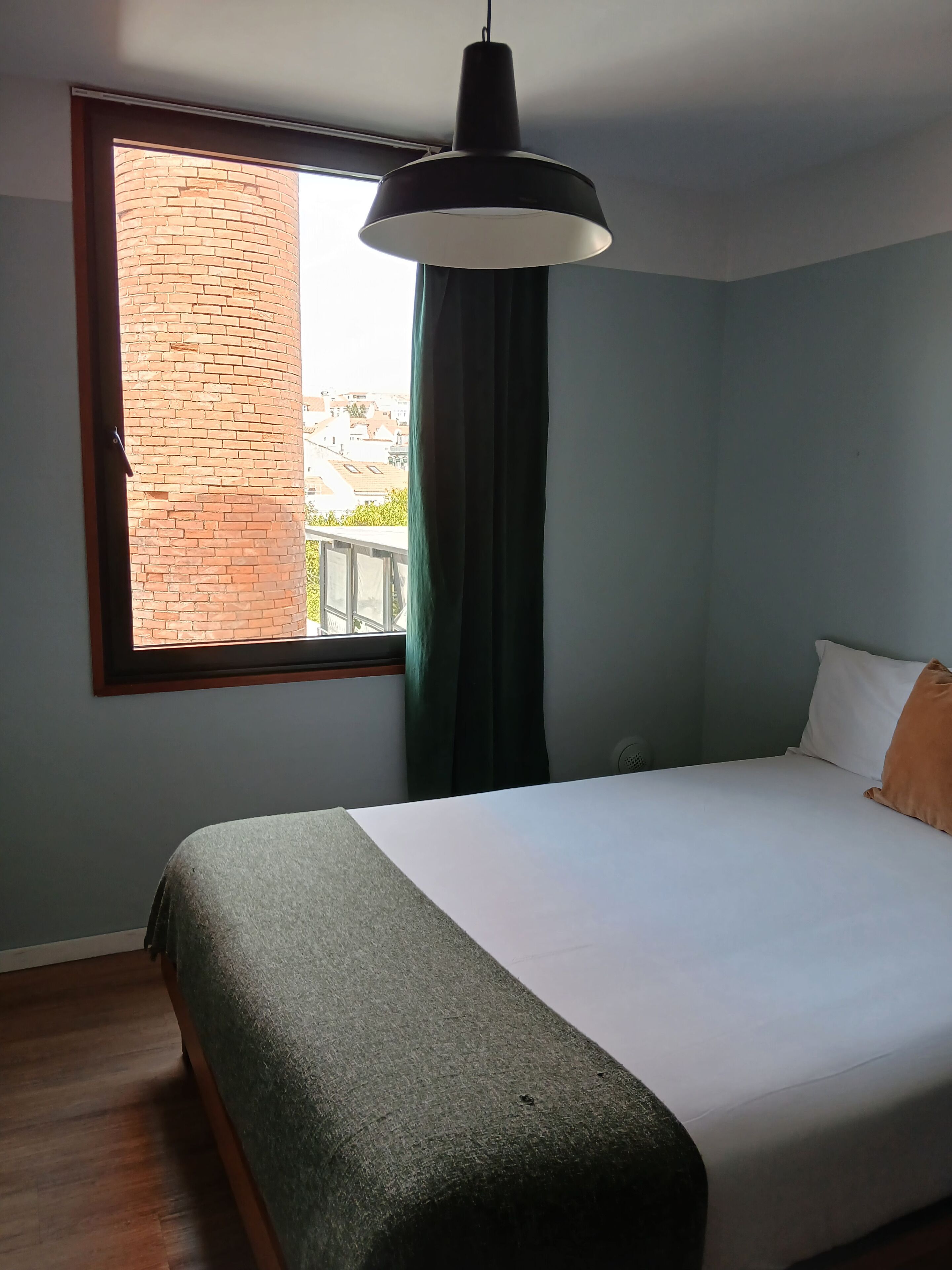 Family Room | Bathroom | Shower, hair dryer, towels