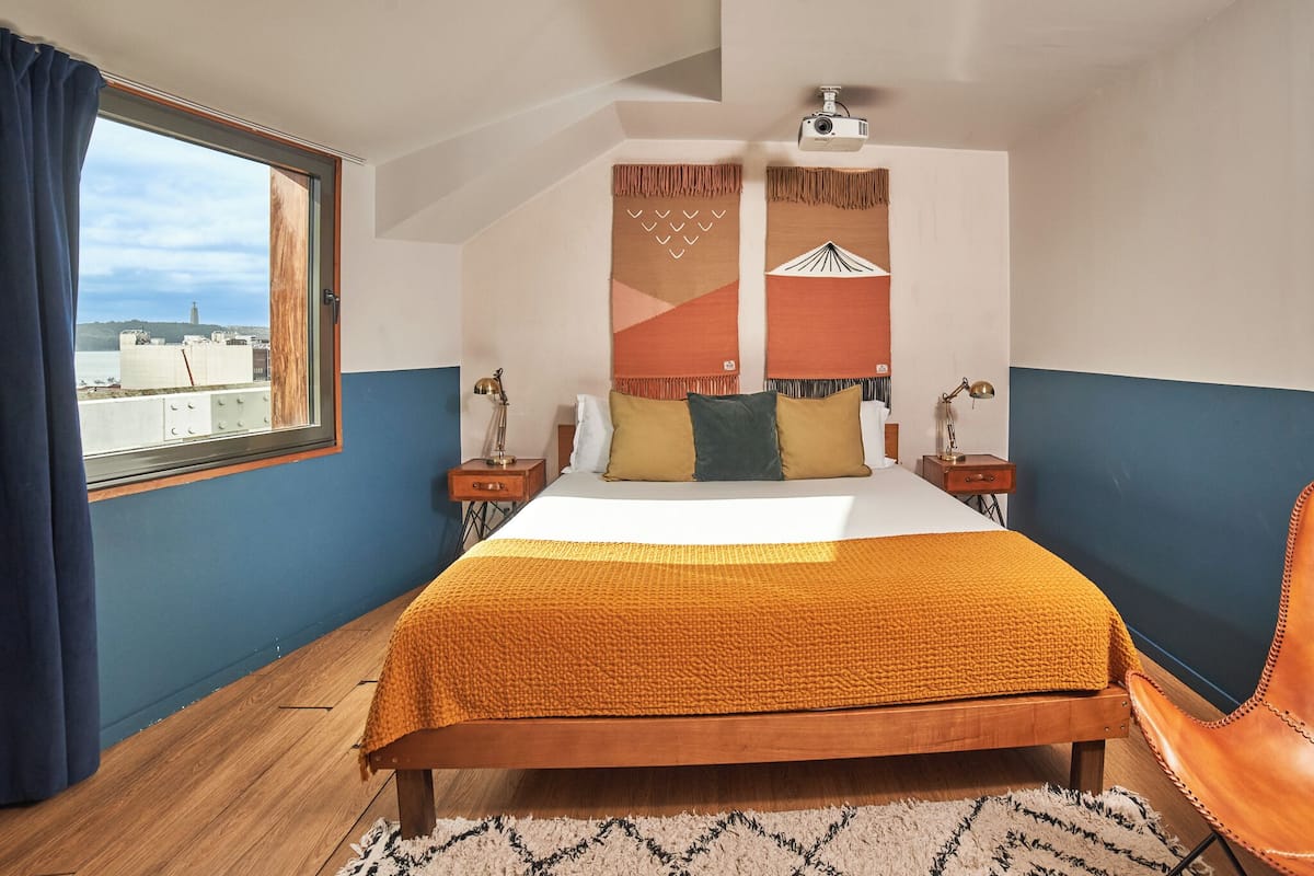 Suite | Free WiFi, bed sheets