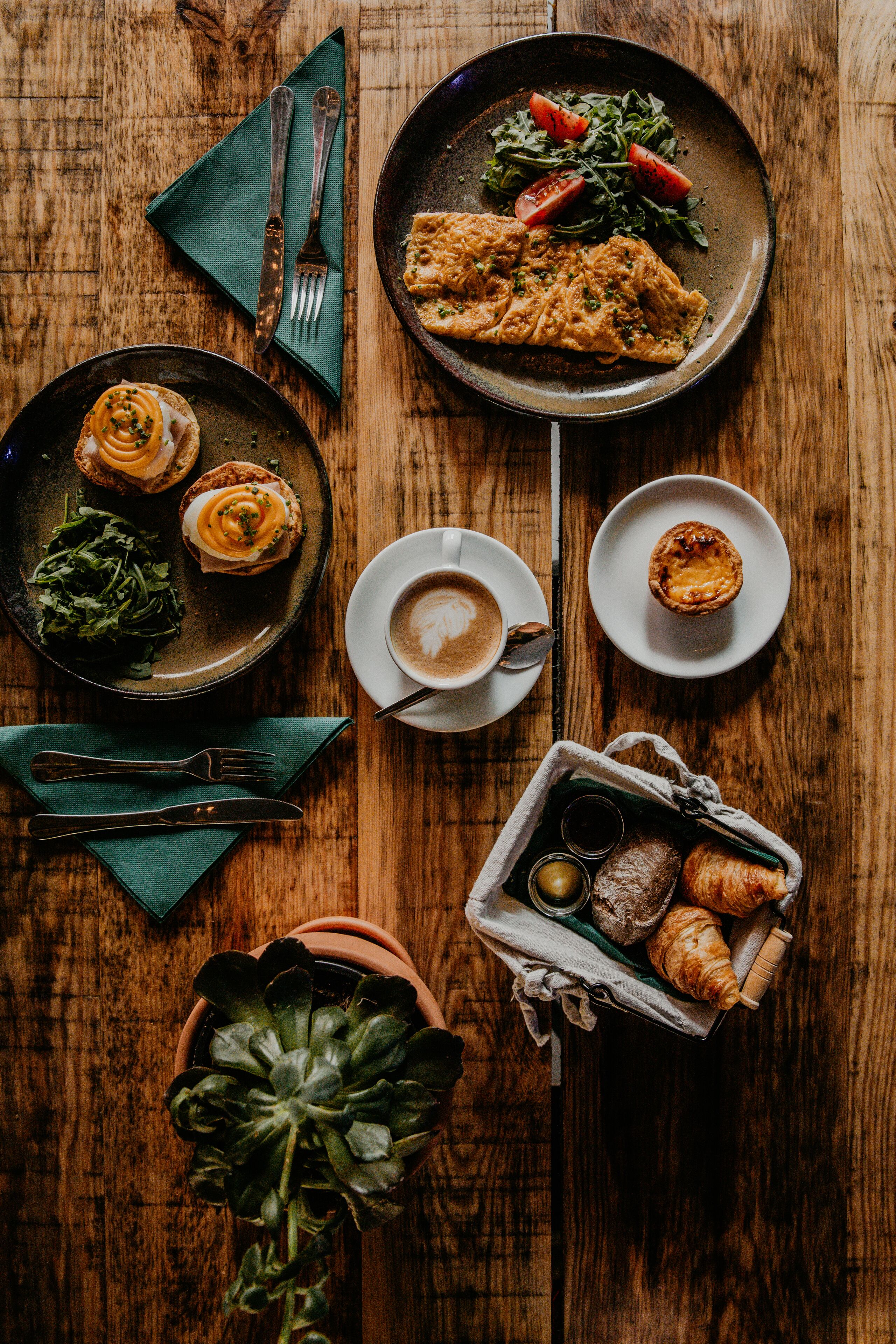 Déjeuner continental (13.50 EUR par personne)