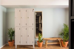 Private 6-Bunk Bed Room with Shared Bathroom