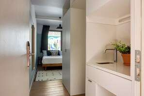 Compact Room - Double bed and shared bathroom | Wifi gratis y ropa de cama