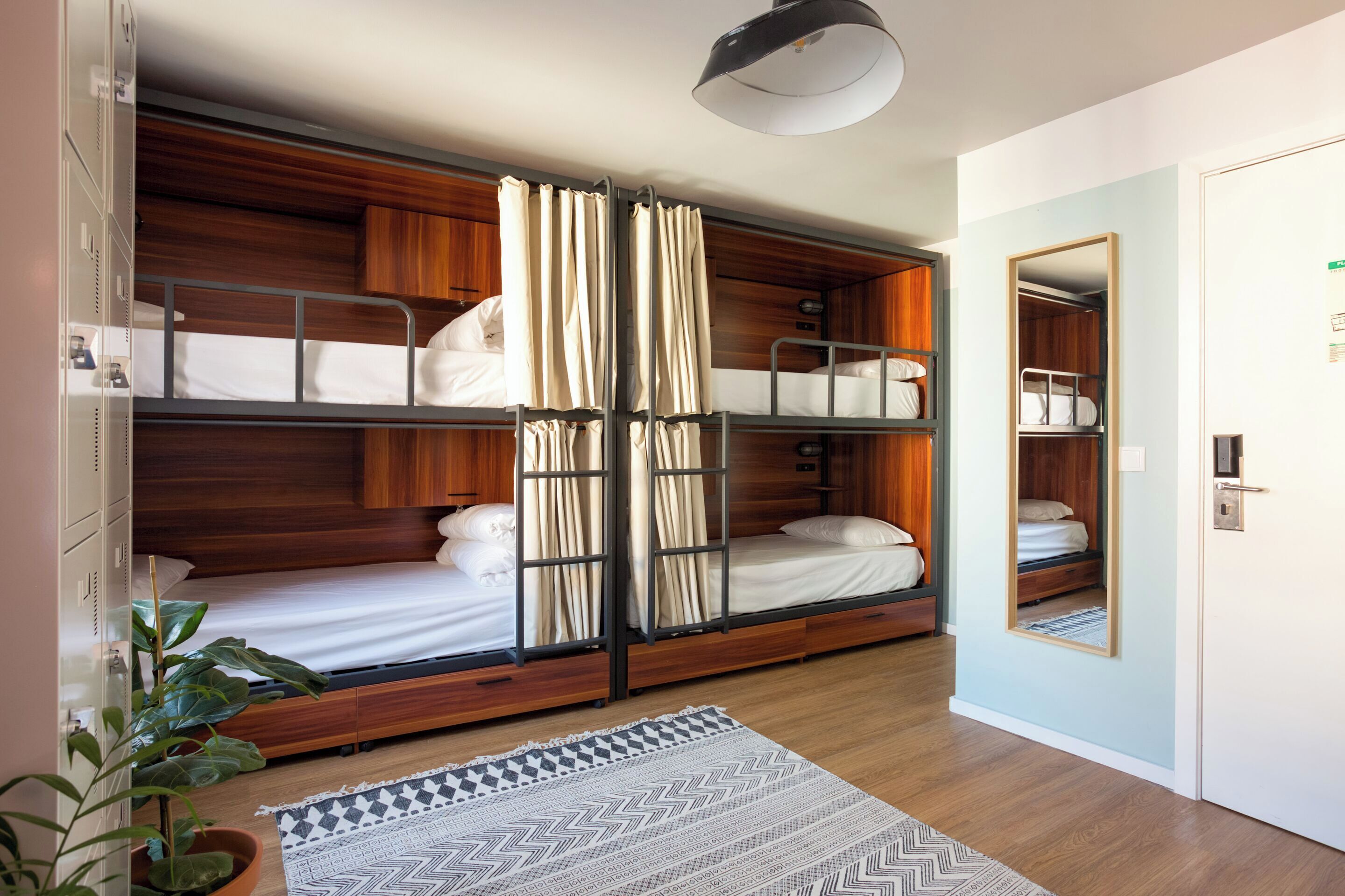 Private 6-Bunk Bed Room with Shared Bathroom | Free WiFi, bed sheets