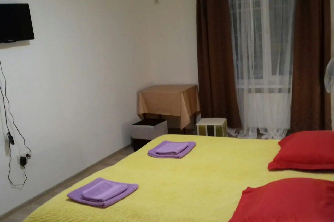 1 slaapkamer, een strijkplank/strijkijzer, gratis wifi, beddengoed