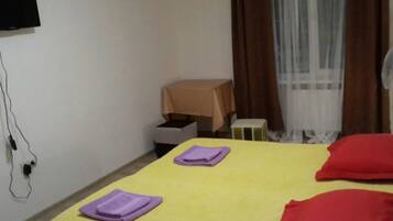 1 slaapkamer, een strijkplank/strijkijzer, gratis wifi, beddengoed