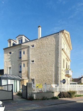 Fachada de la propiedad