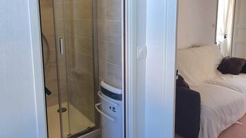 Family Room (Marille) | Bathroom