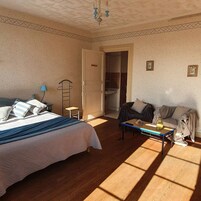 Quarto casal, 1 cama Queen, para não fumantes (Anais) | Roupas de cama premium, camas Select Comfort, escrivaninha