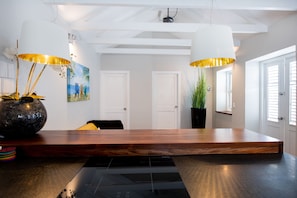 Casa de campo luxo | Roupas de cama premium, camas Select Comfort, frigobar