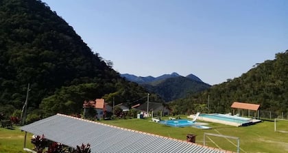 Chalet duplex reformado en Terê-Friburgo