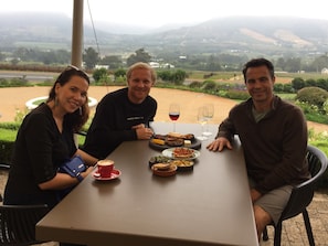 Outdoor dining - Welcome Home - You're true homestay experience (Muizenberg)