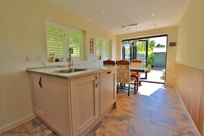 In-room dining - West Lodge (Fort William)