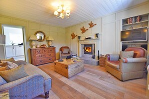 Living room - West Lodge (Fort William)