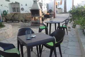 Outdoor dining - CANO ALLOTJAMENT - --- (Poblenou del Delta)