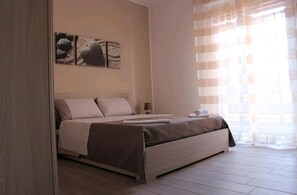2 bedrooms, iron/ironing board, WiFi, bed sheets - TWO STEPS FROM THE SEA MARINA DI RAGUSA CENTRO (Marina di Ragusa)