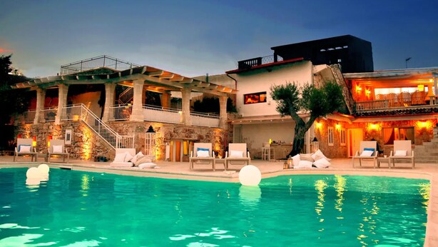 A poolside area with lounge chairs and a staircase leading to a balcony. - Luxury Villa Le Muse between Santa Maria al Bagno and Nardò with swimming pool and Wifi (Santa Maria al Bagno)