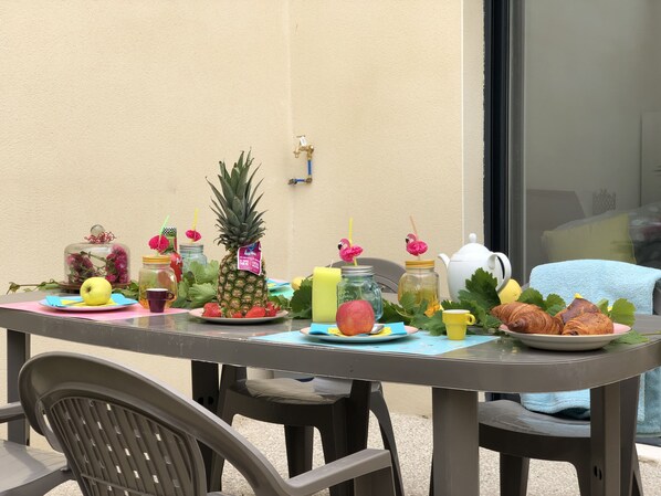 Outdoor dining - House "Ile d'Aix" adapted PMR single center Rochefort (Rochefort)