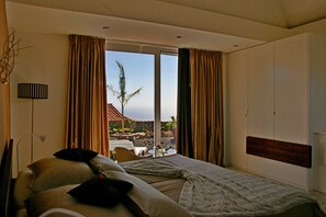 2 bedrooms, in-room safe, iron/ironing board, free WiFi