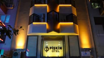 Vista frontal de la propiedad