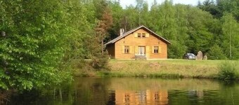 Comfortable waterside chalet with private pond fishing in the Morvan.