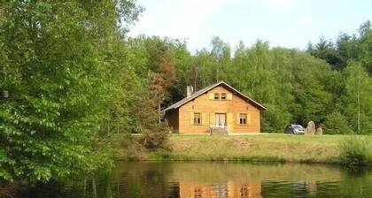 Komfortables Chalet mit kostenlosem Angeln im Herzen von Morvan in sehr ruhiger Lage