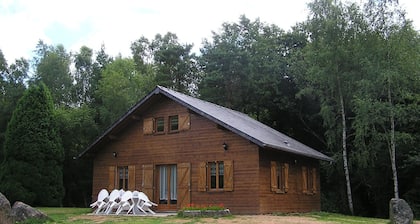 Chalet tout confort avec pĂȘche en Ă©tang privĂ© au cĆur du Morvan.