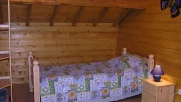 3 bedrooms, desk, iron/ironing board, travel crib