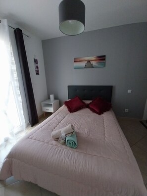 2 bedrooms, desk, iron/ironing board, free WiFi - Charming residence in the heart of green Provence (Bras)