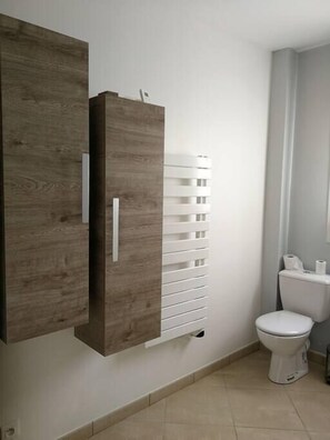 Hair dryer, towels, soap, toilet paper - Charming residence in the heart of green Provence (Bras)