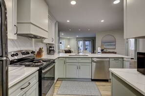 Fridge, microwave, stovetop, dishwasher