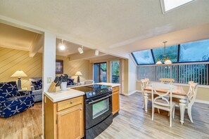 Fridge, microwave, stovetop, dishwasher