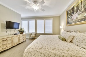 6 bedrooms, iron/ironing board, Internet, bed sheets