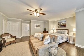 6 bedrooms, iron/ironing board, Internet, bed sheets