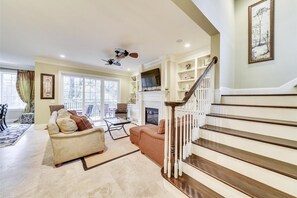 TV, fireplace