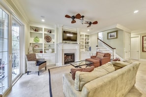 TV, fireplace