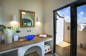 Hair dryer, towels, soap, shampoo - Amazing sunset, ocean front, open air villa w/path to sea and dock (West End)