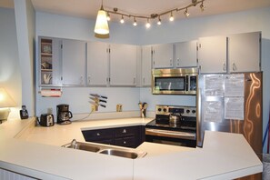 Fridge, microwave, stovetop, dishwasher