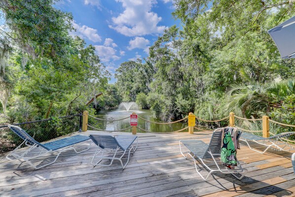 Terrace/patio - Sunset Rentals | Ocean Breeze 9 | Dog Friendly (Hilton Head Island)