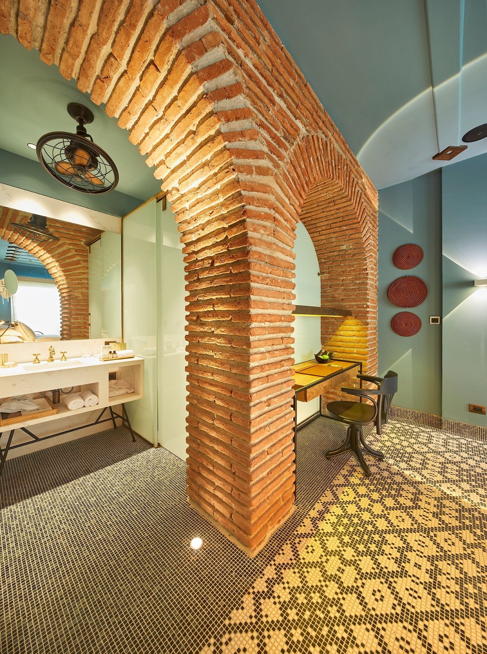 suite, 1 king bed, non smoking, jetted tub | bathroom | shower, rainfall showerhead, free toiletries, hair dryer