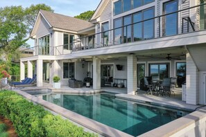 A heated pool - Sunset Rentals | Duck Hawk 27 (Hilton Head Island)