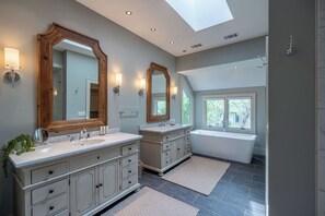 Hair dryer, towels - Sunset Rentals | Duck Hawk 27 (Hilton Head Island)