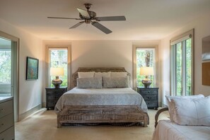 5 bedrooms, desk, iron/ironing board, Internet