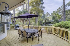 Outdoor dining - Sunset Rentals | Mooring Buoy 175 (Hilton Head Island)